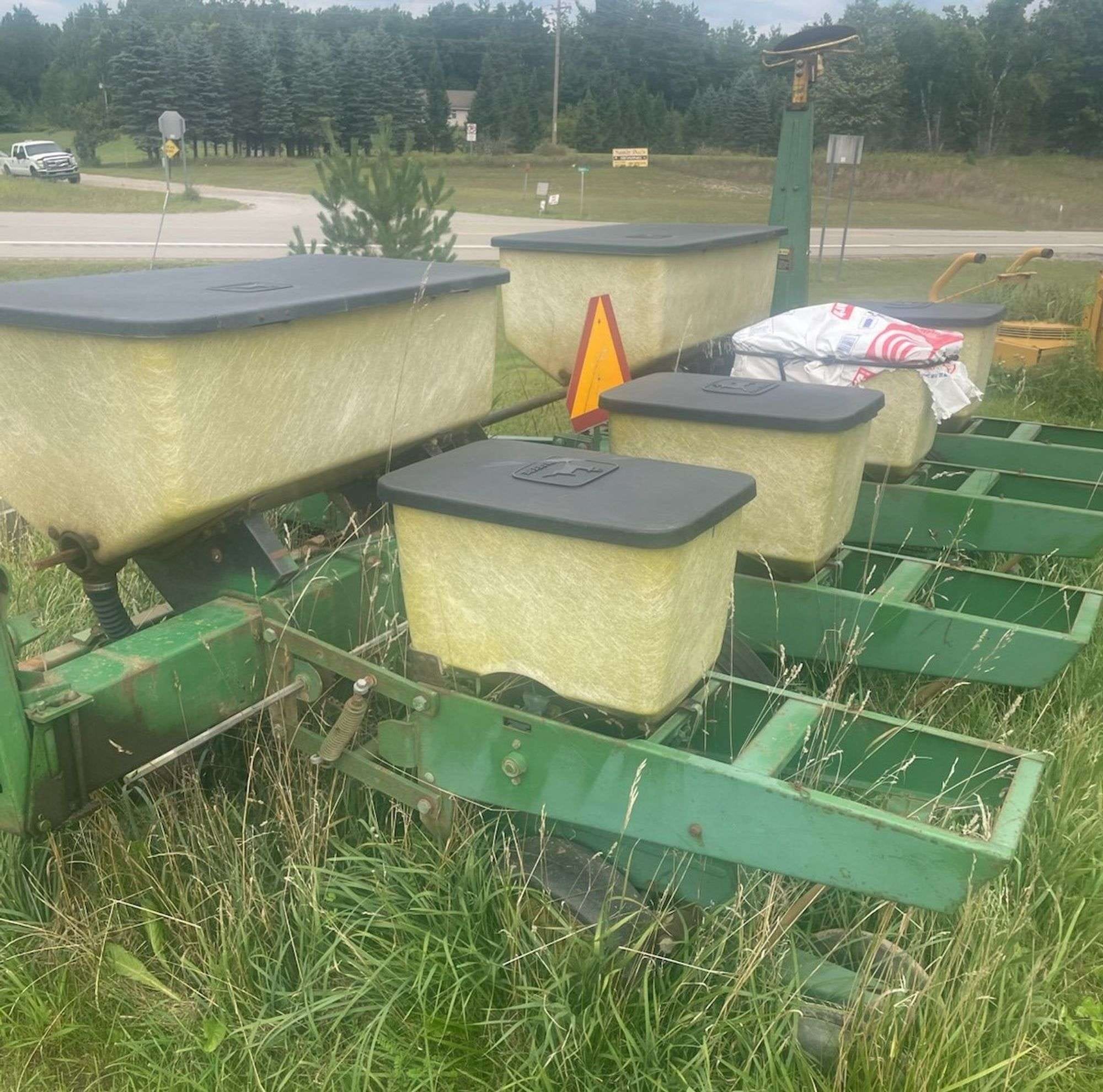 John Deere 7000 Equipment Image0