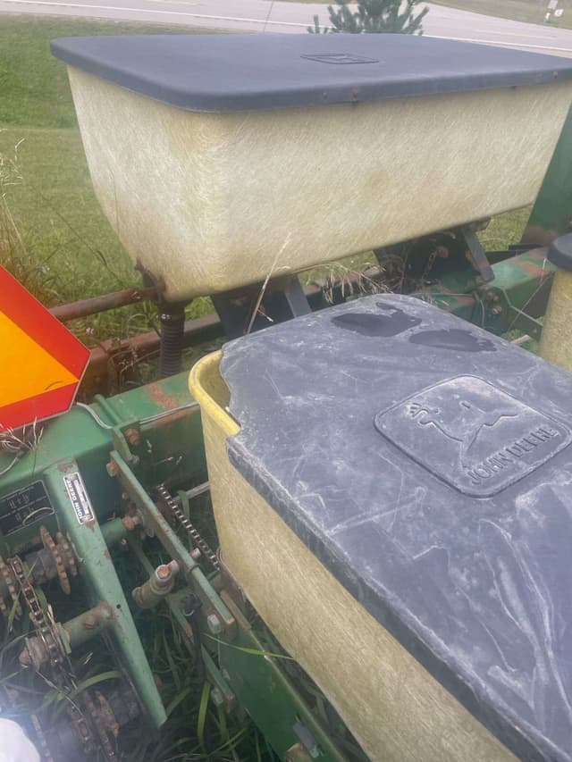 Image of John Deere 7000 equipment image 4