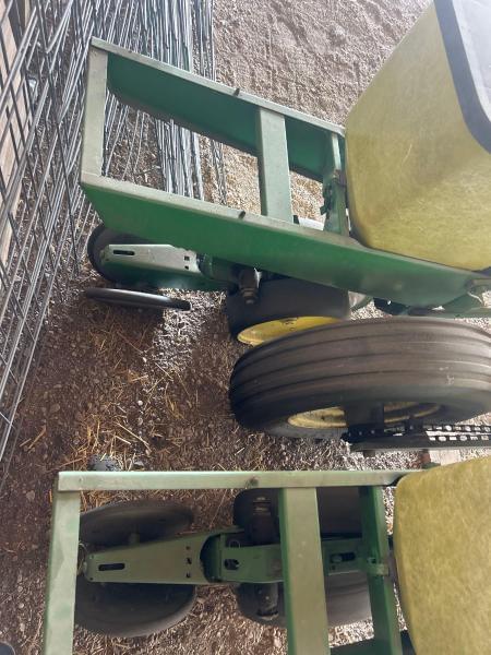 Image of John Deere 7000 equipment image 2