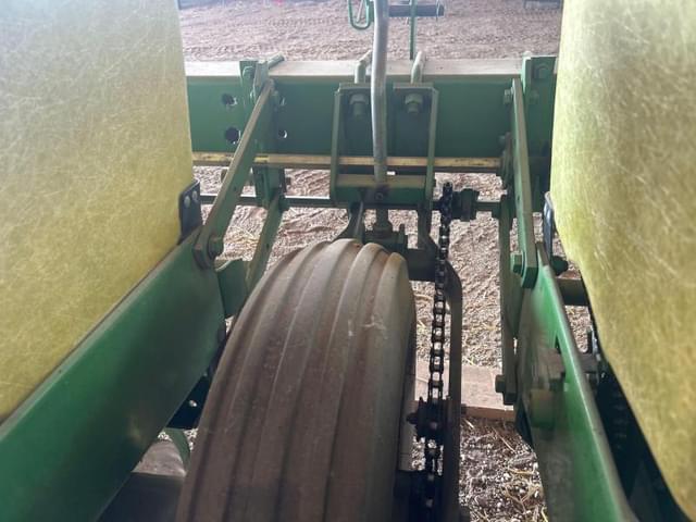 Image of John Deere 7000 equipment image 3