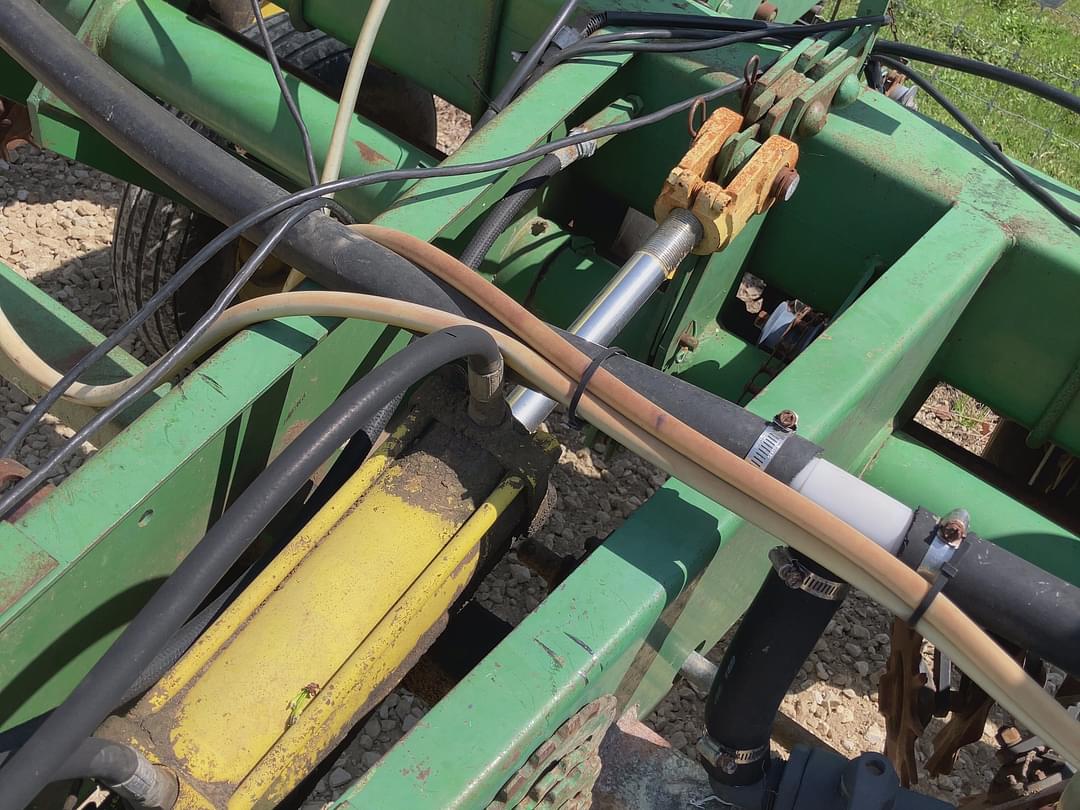 Image of John Deere 7000 Image 1
