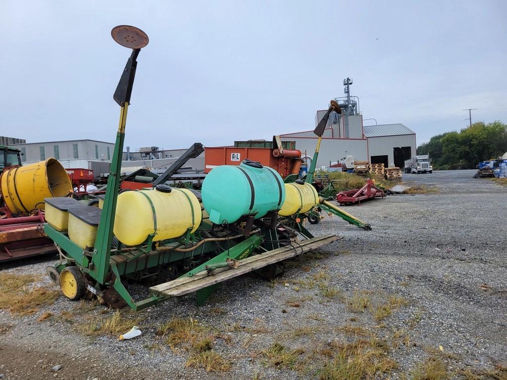 Image of John Deere 7000 Primary image