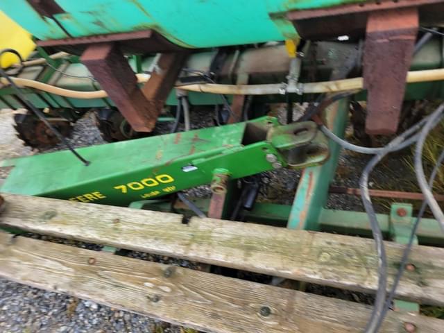 Image of John Deere 7000 equipment image 3