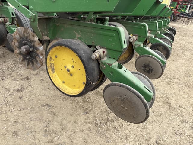 Image of John Deere 7000 equipment image 4