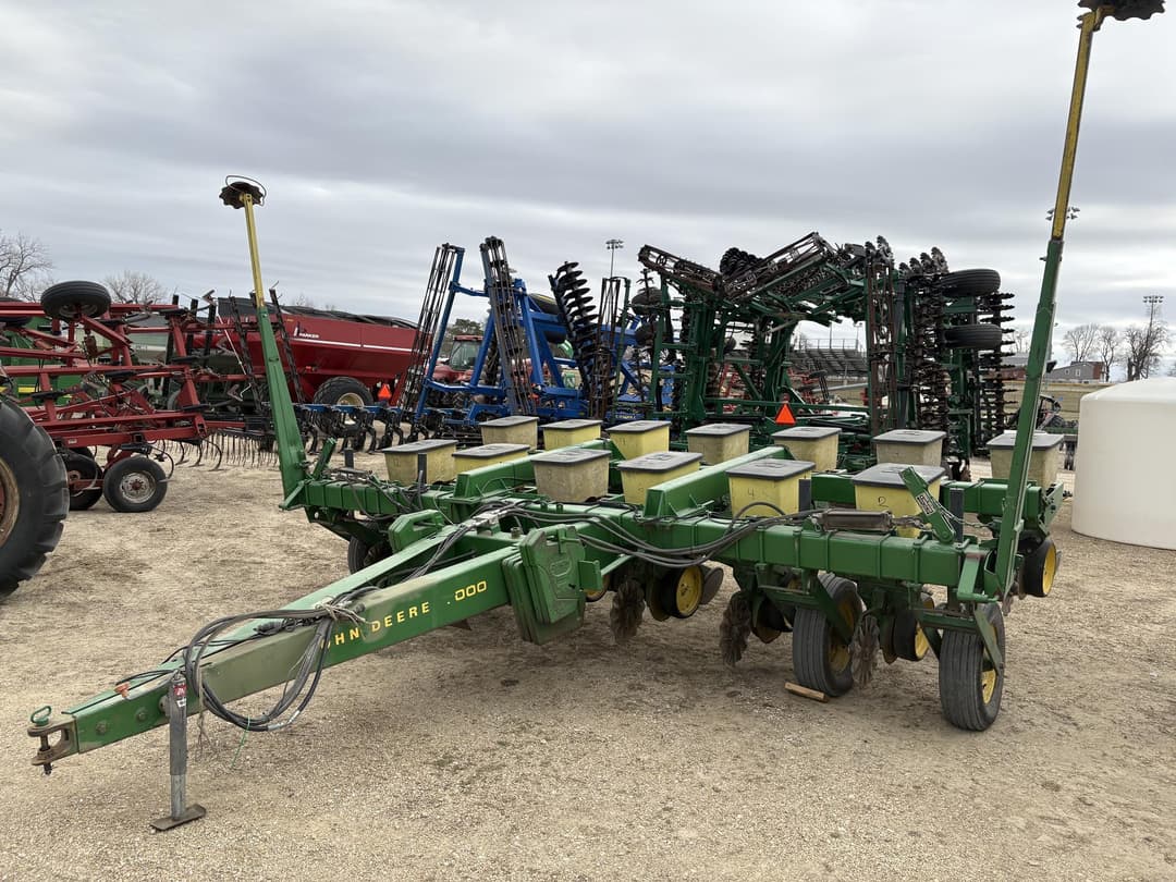 Image of John Deere 7000 Primary image