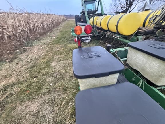 Image of John Deere 7000 Image 1