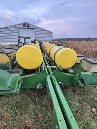 John Deere 7000 Equipment Image0