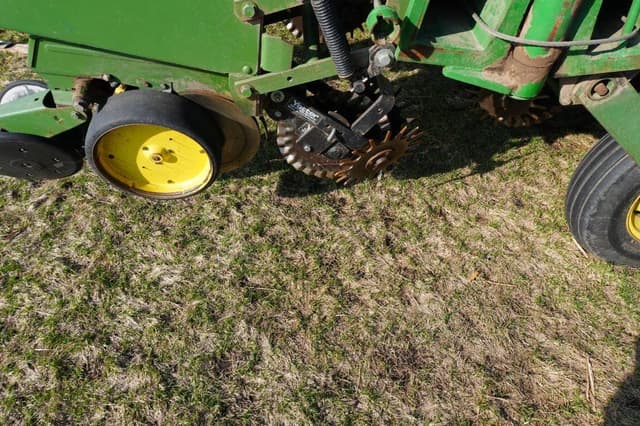 Image of John Deere 7000 equipment image 2