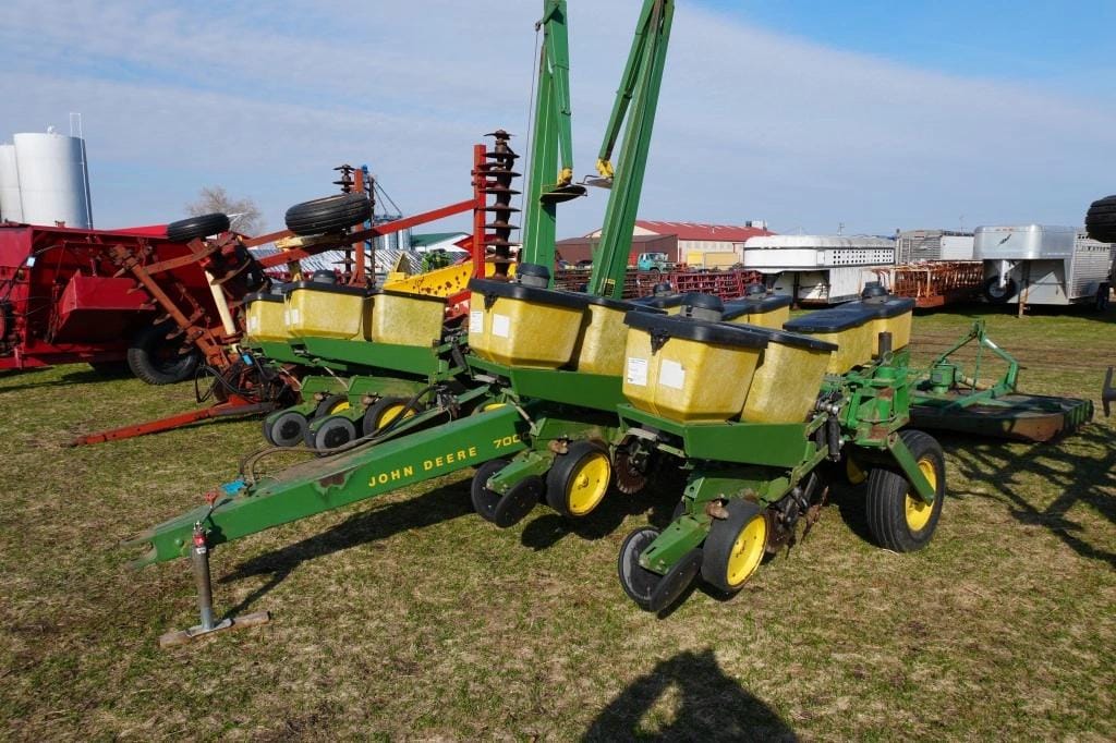 John Deere 7000 Equipment Image0