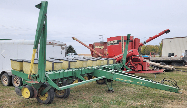 Image of John Deere 7000 Primary Image