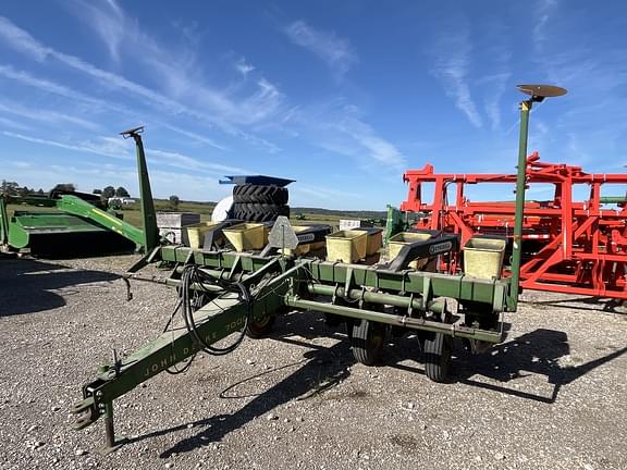 Image of John Deere 7000 equipment image 1