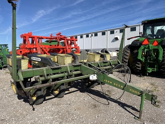 Image of John Deere 7000 equipment image 2