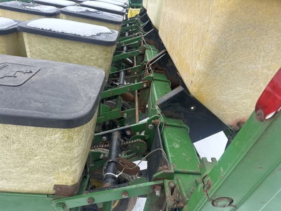 Image of John Deere 7000 equipment image 3