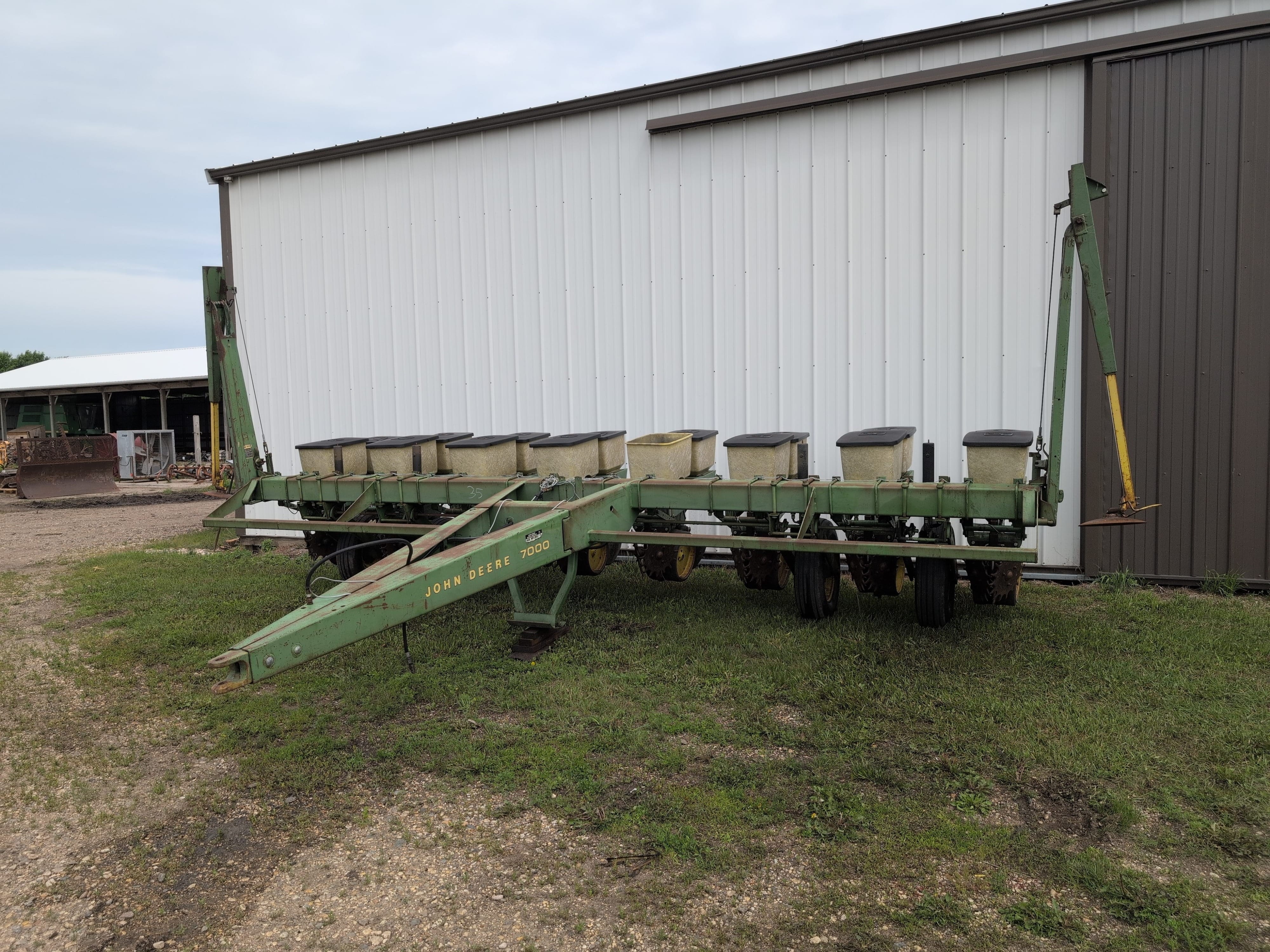 John Deere 7000 Equipment Image0