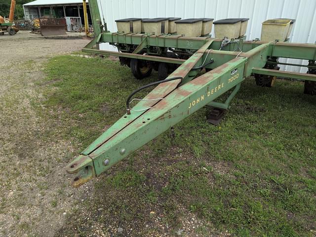 Image of John Deere 7000 equipment image 3