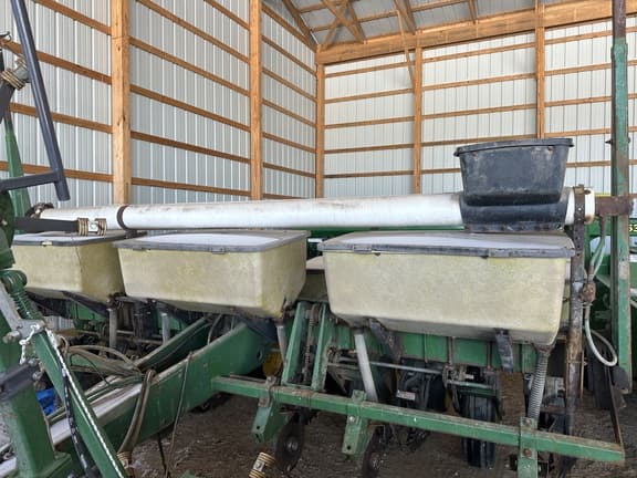 Image of John Deere 7000 equipment image 3