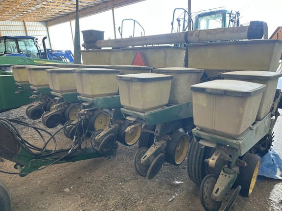 Image of John Deere 7000 equipment image 2