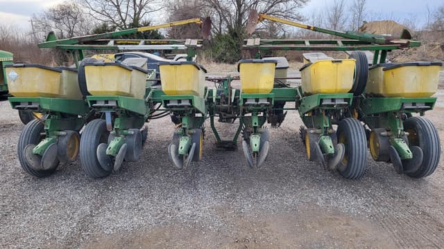 Image of John Deere 7000 equipment image 1