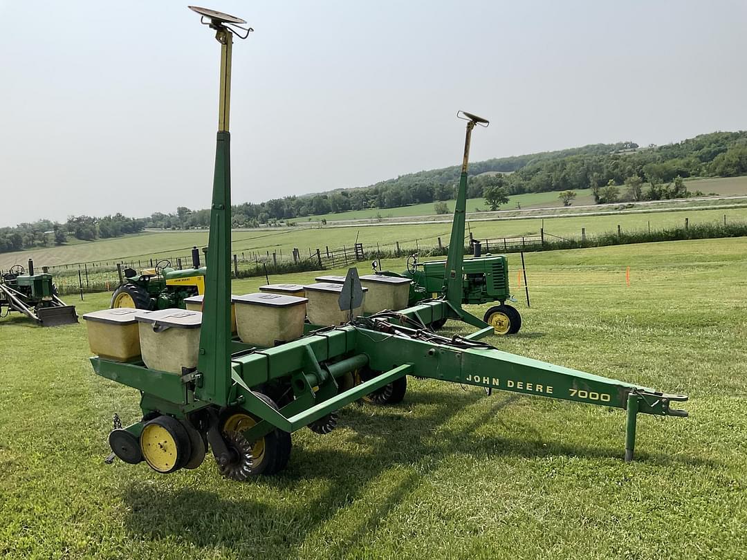 Image of John Deere 7000 Primary image