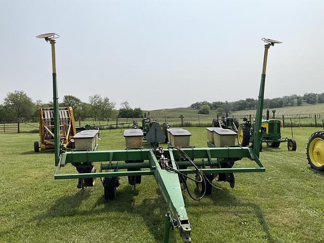 Image of John Deere 7000 equipment image 1