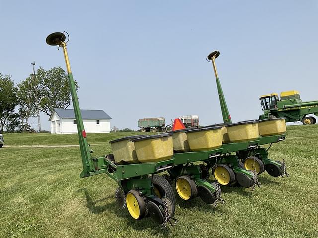 Image of John Deere 7000 equipment image 4