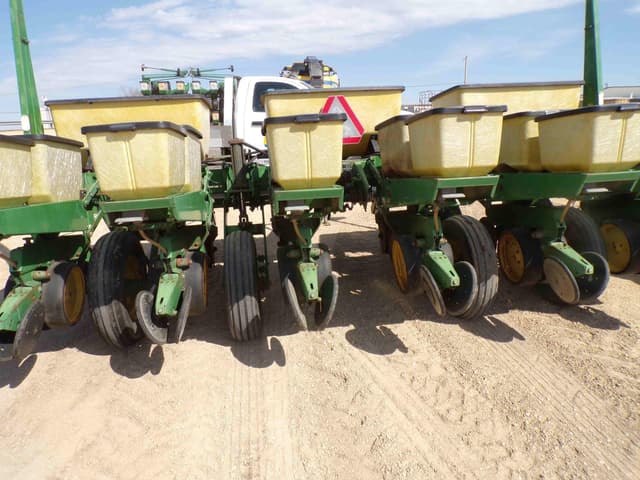 Image of John Deere 7000 equipment image 4