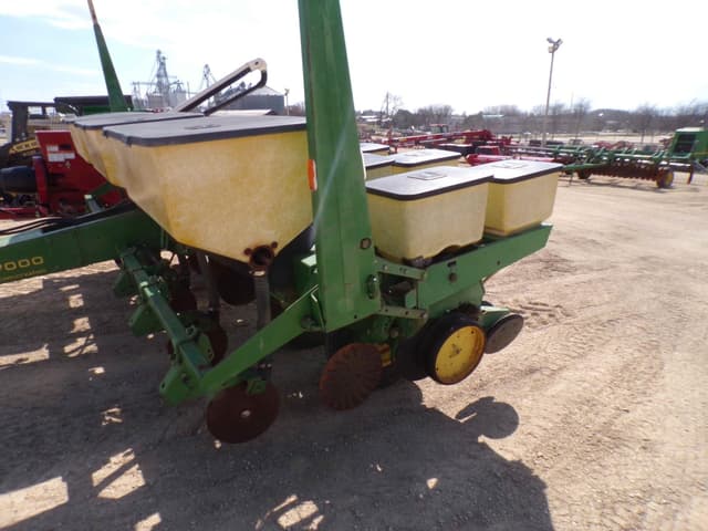 Image of John Deere 7000 equipment image 3