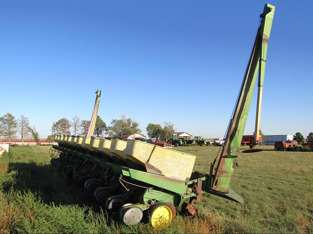 Image of John Deere 7000 equipment image 3