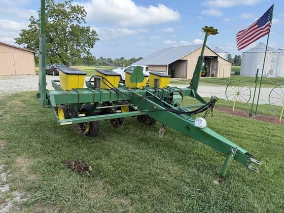 Image of John Deere 7000 equipment image 2