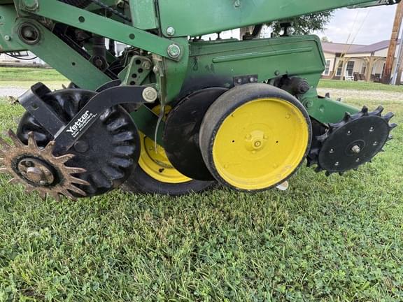 Image of John Deere 7000 equipment image 4