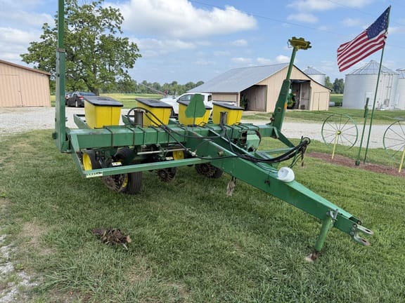 John Deere 7000 Equipment Image0