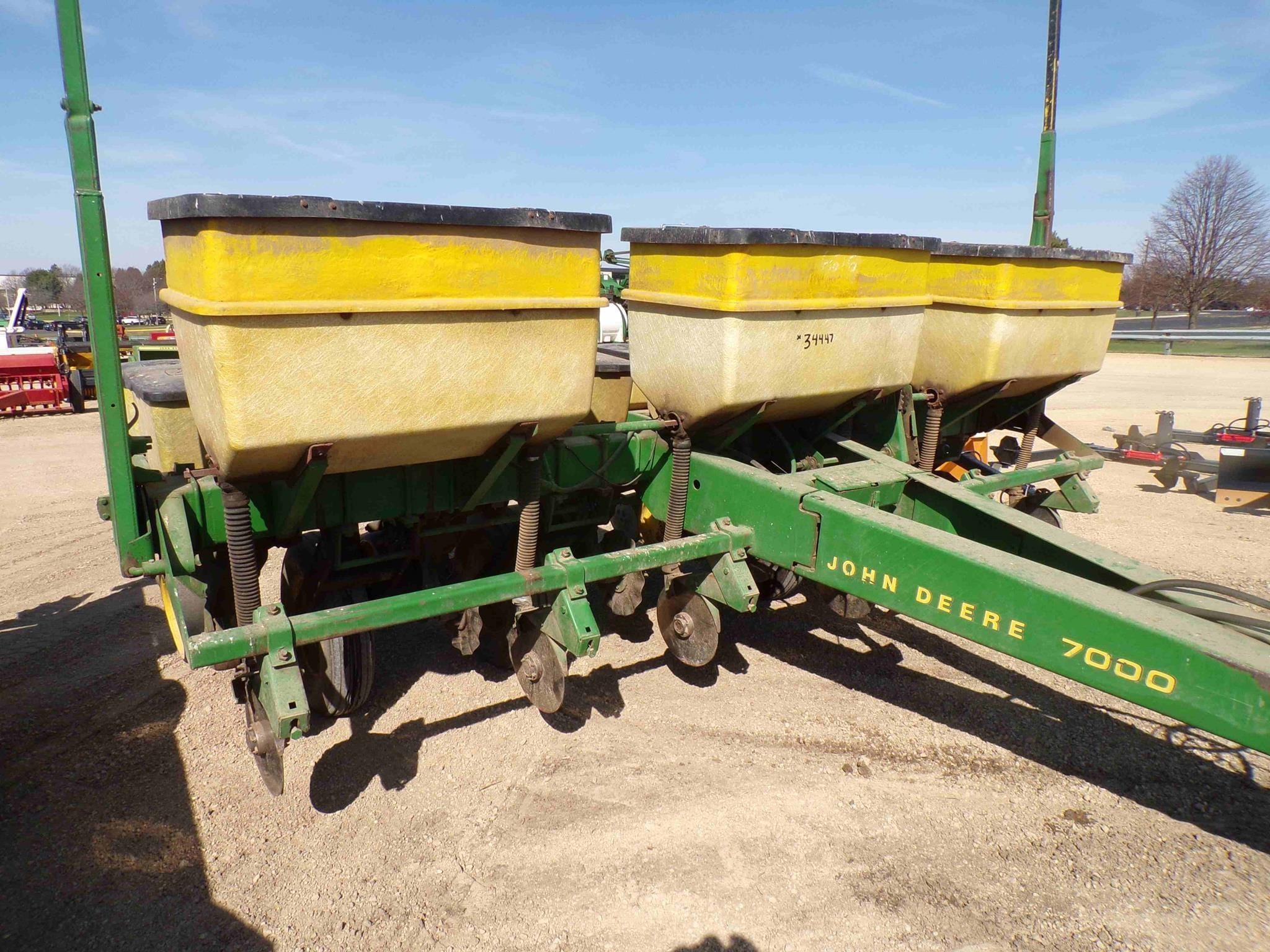 John Deere 7000 Equipment Image0