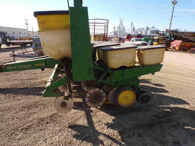 Image of John Deere 7000 equipment image 3