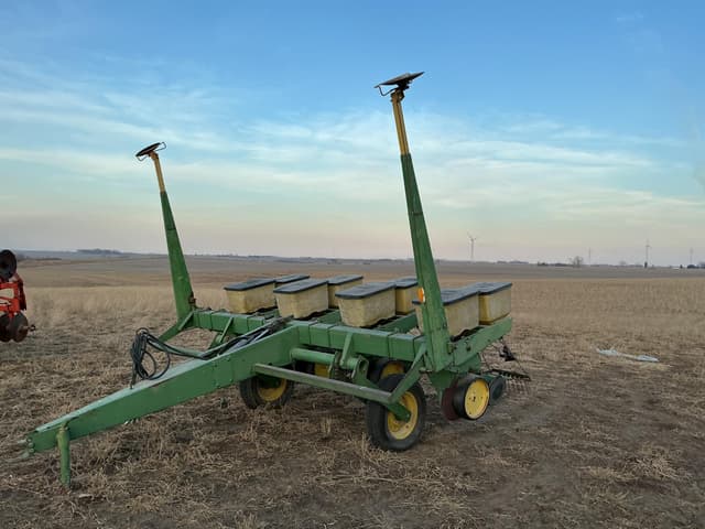 Image of John Deere 7000 equipment image 1