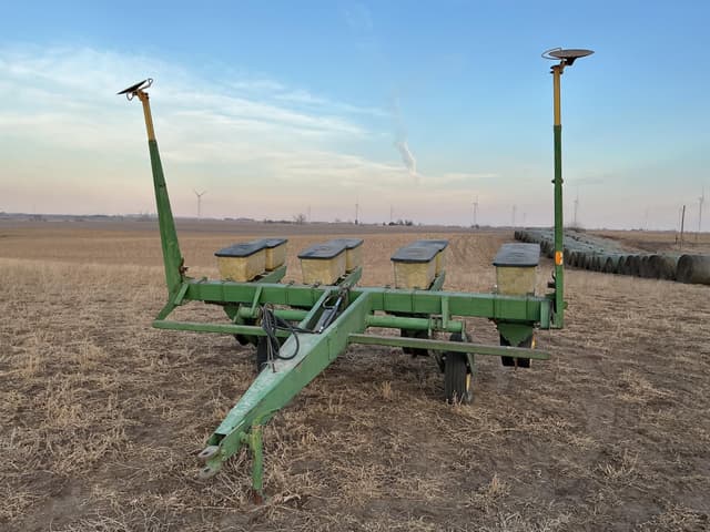 Image of John Deere 7000 equipment image 2