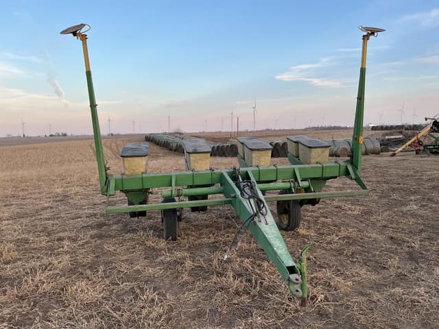 Image of John Deere 7000 equipment image 3