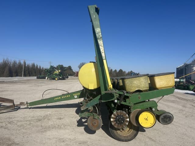 Image of John Deere 7000 equipment image 2