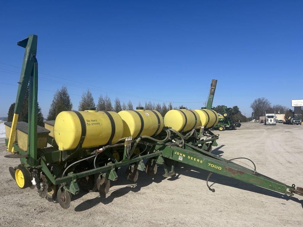 John Deere 7000 Equipment Image0