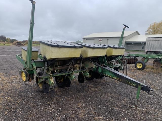 Image of John Deere 7000 equipment image 2