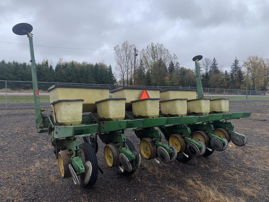 Image of John Deere 7000 Primary image