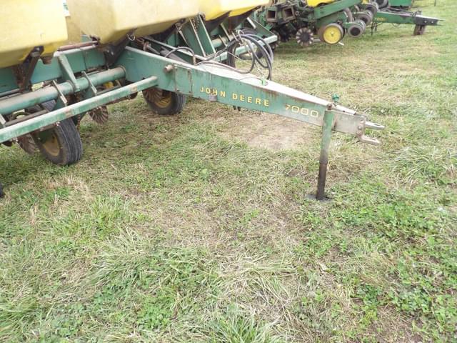 Image of John Deere 7000 equipment image 1