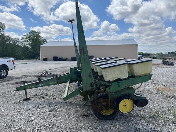 Image of John Deere 7000 equipment image 2