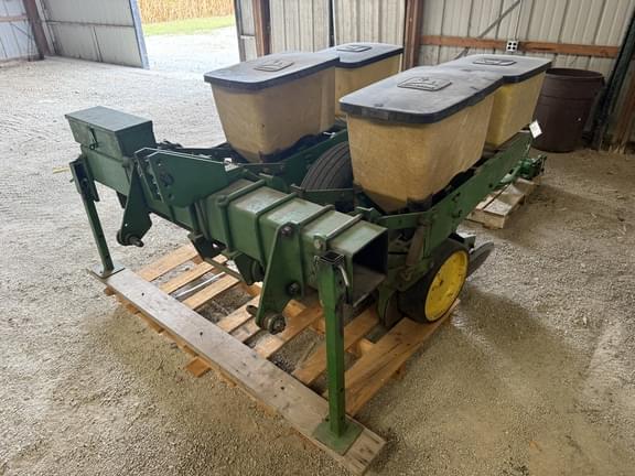 Image of John Deere 7000 equipment image 1