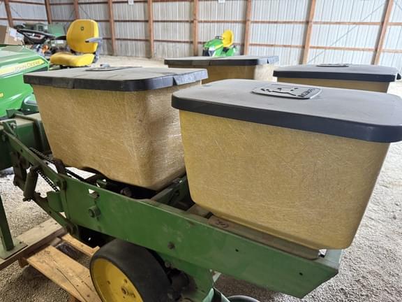Image of John Deere 7000 equipment image 4