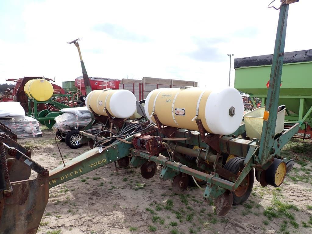 John Deere 7000 Equipment Image0