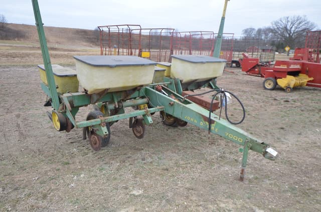 Image of John Deere 7000 equipment image 3