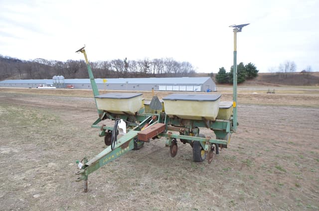 Image of John Deere 7000 equipment image 1
