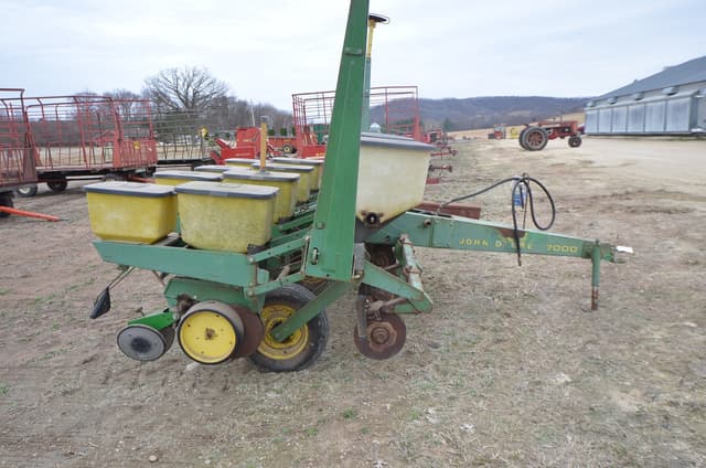 Image of John Deere 7000 equipment image 4