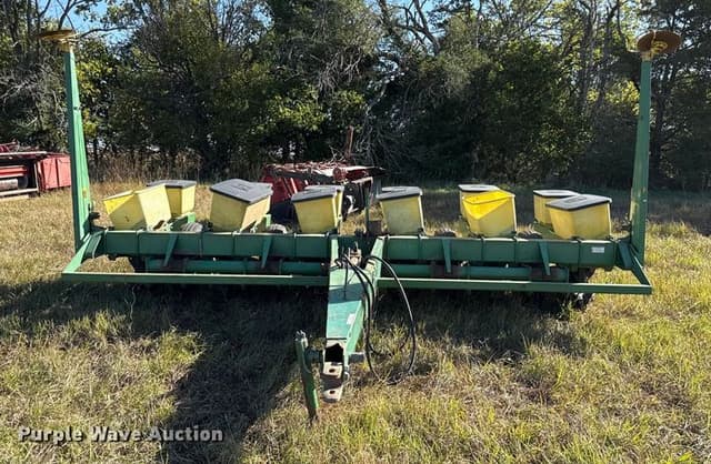 Image of John Deere 7000 equipment image 1
