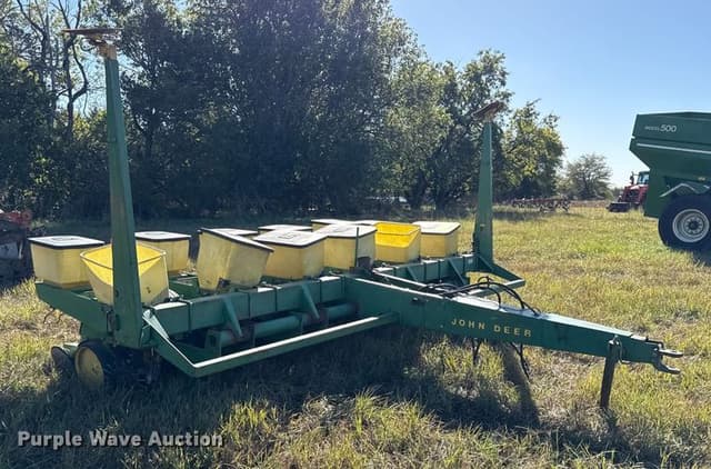 Image of John Deere 7000 equipment image 2